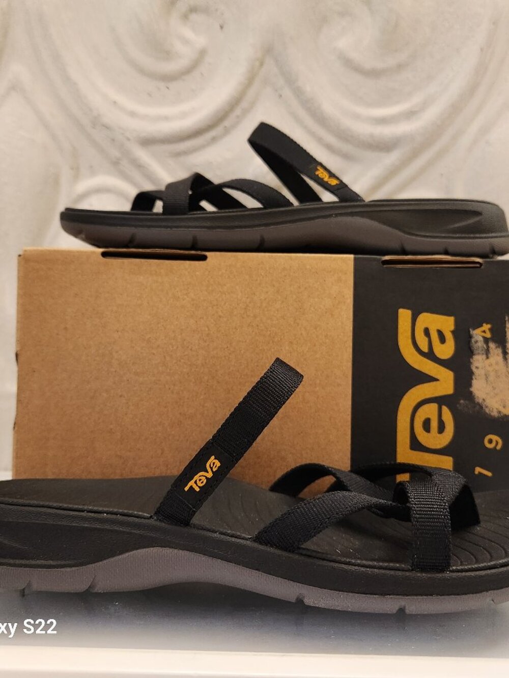 Teva "Tirra Traveler" Flip Flops. Black. NIB. Size 6